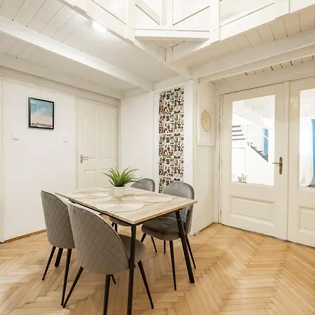 & Cozy Dream By Prestige Homes * בודפשט